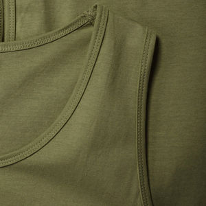 Débardeur pour homme en tissu respirant, design léger, parfait pour l'entraînement en salle de sport, les sports, les tenues décontractées et les superpositions estivales. - Product Image 5