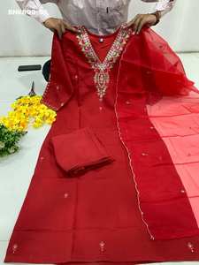 Hermoso conjunto de Kurti, pantalón y dupatta de seda romana de alta calidad con bordado en el cuello, de un proveedor de ropa étnica de la India. - Product Image 3