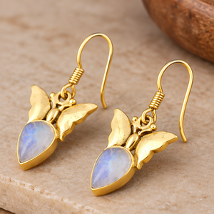 Boucles d'oreilles de luxe en argent sterling plaqué or avec pierre de lune arc-en-ciel et serti clos en forme de papillon, style vintage, pour mariage et fête, vente en gros - Product Image 3