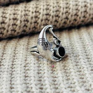 Bague Bohème Céleste Lune en Onyx Noir et Laiton, Plaqué Argent, Vintage, Croissant, Vente en Gros pour Femme - Product Image 1