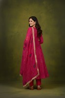 Ensemble Kurta Rouge Premium avec Imprimé Bandhani en Soie Delta Lourde, Manches Longues, Col en V – Vente en Gros