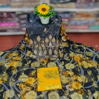 Ensemble fransawi dirac somalien avec motif floral gorgoura et garbsaar assorti fait pour une tenue de fête normale régulière