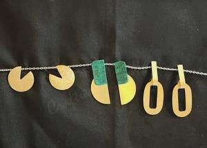 Proveedor indio de pendientes largos de latón con corte ovalado hechos a mano, elegantes para mujeres, para uso informal y formal a un precio razonable. - Product Image 5