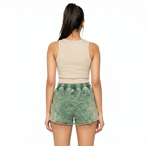 Shorts elegantes para mujer con lavado ácido, diseñados con tela resistente, silueta relajada y acabado moderno para ocasiones informales. - Product Image 5