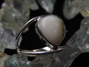 Bague en opale solide d'Australie - Argent - Design classique de mariage - Taille US 4 - Bijou fait main - Cadeau pour elle - Product Image 2