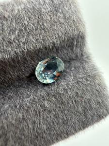 Zafiro Natural Violeta-Gris de 1.15ct, Corte Ovalado de 7x5x3mm, Gema Preciosa Suelta con Facetas y Juego de Color Zehra para Joyería - Product Image 3