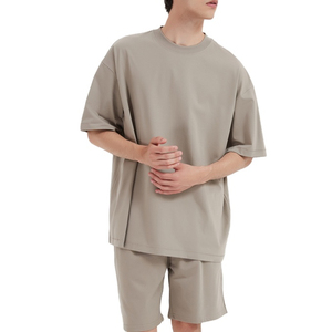 Ensemble court deux pièces personnalisé pour homme – Survêtement imprimé avec short et t-shirt pour homme 2026 - Product Image 4
