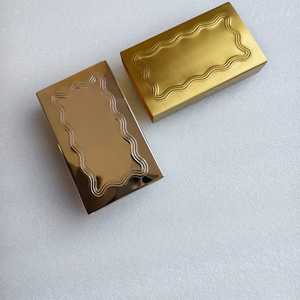 Boîte à allumettes de sécurité moderne en laiton, faite à la main, de qualité supérieure, décorative, personnalisable, écologique et résistante à l'eau - Product Image 1