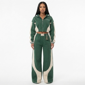 Ensemble de survêtement pour femme, couleur verte, avec veste à capuche zippée et pantalon de survêtement à jambes larges - Product Image 1