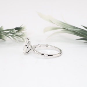 Anillo de Compromiso Vintage de Oro Blanco con Diamante Cultivado en Laboratorio de Corte Pera y Anillo de Boda con Acentos de Múltiples Piedras para Mujer, Venta al por Mayor, Regalo - Product Image 4