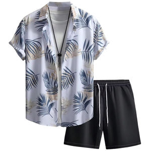 Conjunto de dos piezas con estampado de hojas tropicales para hombre, camisa de manga corta con botones y pantalones cortos con cintura elástica, conjunto ligero para la playa - Product Image 1