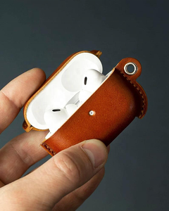 Funda de cuero auténtico para AirPod hecha a mano, fundas de cuero duraderas para todas las generaciones, funda para AirPods para una protección elegante - Product Image 3