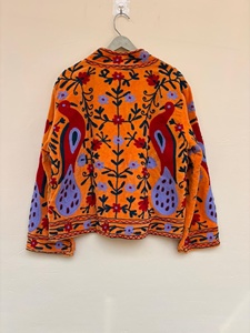 Chaqueta de Terciopelo Peacock Suzani al por Mayor, Chaqueta de Invierno Bordada a Mano con Flores para Mujer, Regalo para Ella - Product Image 3