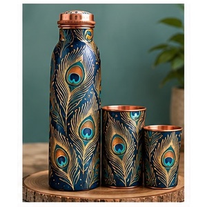 Bouteille d'eau en cuivre artisanale motif lotus rose crème en fleur avec tasses assorties – Ensemble portable pour la maison - Product Image 6