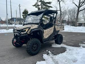 Véhicule utilitaire récréatif Pioneer 1000 Deluxe UTV pour usage commercial, agricole et extérieur - Product Image 1