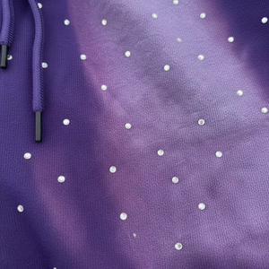 Pantalones Cortos Deportivos Unisex Galaxy con Tachuelas, Cintura con Cordón Ajustable, Estilo Urbano Premium, Color Morado - Product Image 5