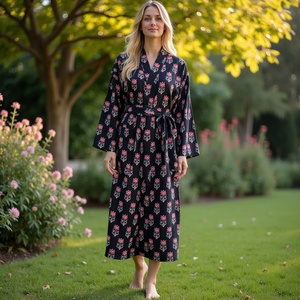 Vestido kimono con diseño de Buti negro y rojo para uso diario para mujeres de talla grande hecho con tela de algodón puro transpirable - Product Image 3