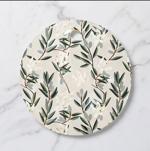 Elegante Tabla de Cortar Redonda de Madera con Diseño Floral Blanco de Hoja de Olivo y Asa con Orificio para Colgar - Product Image 1