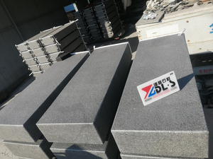 Bordure en pierre de <span class=keywords><strong>granit</strong></span> noir ZJ brossé et flammé, découpé au jet d'eau, pour la décoration extérieure - Product Image 6