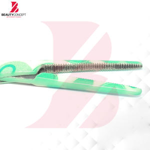 Pinza Hemostática Recta de 5.5 Pulgadas, Pinza de Sujeción Dentada de Acero Inoxidable con Patrón de Corazón Verde, Reutilizable, Manual, Quirúrgica, para Hospital - Product Image 3