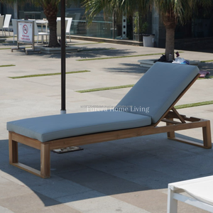 Chaise longue de jardin en teck de style moderne avec tissu imperméable pour piscines, plages, villas et hôtels de villégiature - Product Image 2