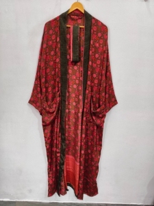 Robe kimono de luxe en soie patchwork, cache-maillot de bain, tenue de nuit, longue robe, kimono indien vintage fait main en soie de sari recyclée - Product Image 3