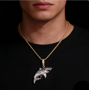 Collier pendentif requin plaqué or 18 carats en laiton avec micro-incrustation de zircon, breloque animale, bijou hip-hop, cadeau - Product Image 1