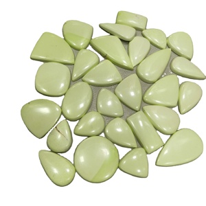 Crisoprasa de Limón Natural al por Mayor, Cabujones de Buena Calidad, Piedras Preciosas Sueltas para la Fabricación de Joyería Artesanal, Forma Mixta, 20-45 mm, 8-12 g - Product Image 1