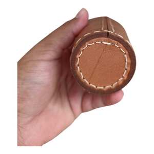 SALVA LEATHER Gobelet à dés en cuir naturel gravé, durable, avec design personnalisable pour jeux amusants pour adultes et dés inclus - Product Image 6