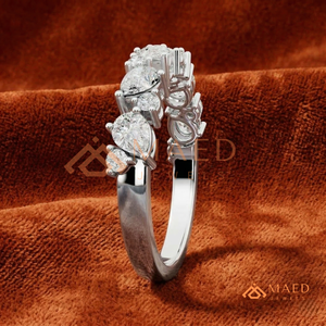 แหวนแต่งงานแบบคลัสเตอร์ประดับมอสซาไนต์ทรงลูกแพร์และทรงกลม ดีไซน์ไม่ซ้ำใคร เงินแท้ 925 ชุบโรเดียม ประดับเพชรแล็บแบบ Eternity Band - Product Image 2