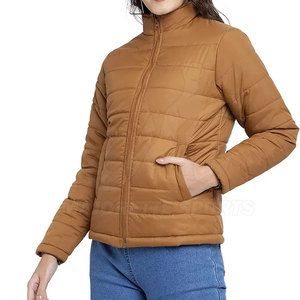 Vestes matelassées élégantes pour femmes avec logo personnalisé, dotées d'un tissu de qualité supérieure, d'une fermeture éclair intégrale et de poches latérales, conçues pour un usage quotidien. - Product Image 5