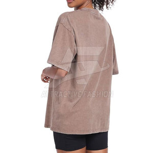 T-shirt moderne pour femmes, effet délavé, en coton doux, design léger, pour un style décontracté et urbain - Product Image 2