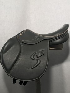 Selle de saut d'obstacles en cuir de luxe avec un design classique, rembourrage de siège souple, haute durabilité et qualité professionnelle pour l'équitation - Product Image 2