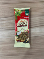 Meilleures ventes QUYTHU Crackers de noix de coco croustillants au sésame noir 225g, Snack croustillant au sésame et à la noix de coco, Prix compétitif, Vente en gros, Exportation