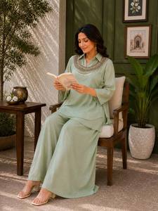 Conjunto de kurta bordada en verde salvia para mujer con pantalones de pierna ancha - Product Image 4
