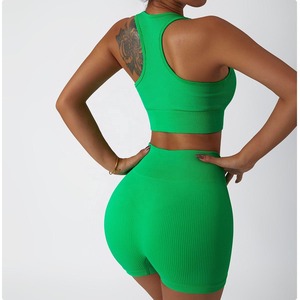 Conjuntos de yoga de verano para mujer con logo personalizado, ropa deportiva para gimnasio, conjunto de bra y pantalones cortos. - Product Image 3