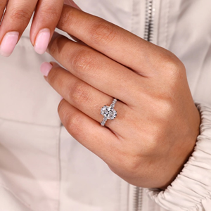 Anillo de Compromiso con Diamante Cultivado en Laboratorio de Corte Oval de Siete Piedras con Piedras Laterales en Forma de Pera, 1.65 Quilates, Oro de 14k, Joyería para Bodas y Fiestas - Product Image 3