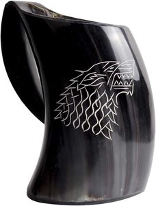 Tasse à bière viking artisanale avec motif cornu gravé, fabriquée avec des matériaux de qualité supérieure, y compris du corne naturel et de l'époxy alimentaire. - Product Image 6