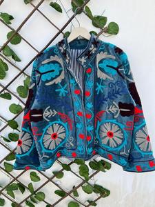 เสื้อแจ็คเก็ตผ้ากำมะหยี่ปักลายซูซานีแบบพรีเมียม ผลิตด้วยมืออย่างประณีต เป็นมิตรต่อสิ่งแวดล้อม - ลายดอกไม้สุดหรูหรา สะท้อนมรดกทางวัฒนธรรม - Product Image 3