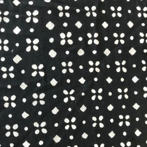 Tissu en coton pur imprimé à la main, motif géométrique noir et blanc, textile artisanal indien en gros - Product Image 1