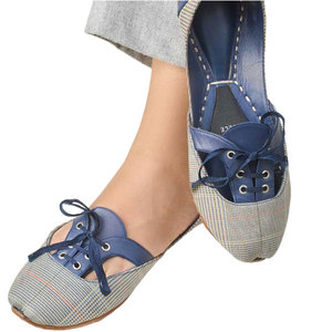 Chaussures plates faites à la main, écologiques, durables, à lacets, personnalisables, légères, pour l'été, avec de magnifiques broderies et des éléments rafraîchissants - Product Image 1