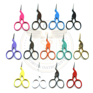 Mini tijeras de belleza coloridas con afiladas cuchillas de acero inoxidable para recortar las cejas, mango de plástico para diestros - Product Image 5
