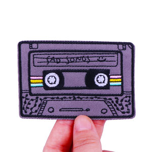 Parches Termoadhesivos de Fieltro No Tejido Bordados a Mano de Alta Calidad con Logotipo Personalizado para Marca - Product Image 2