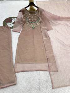 Ensemble Kurta Traditionnel en Soie Vert Sauge Brodé pour Femme avec Dupatta, Coupe Classique, Toutes Saisons, Tenue Ethnique pour Fête/Mariage/Quotidien - Product Image 4
