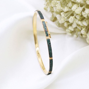 Bracelet jonc articulé en argent sterling 925 massif plaqué or jaune avec zircone cubique verte pavée, Memoria Jewels - Product Image 1