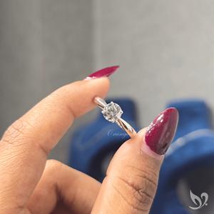 Bague solitaire en diamant de laboratoire de 1 carat, design à tige cintrée, or blanc 10 carats, certifiée IGI, bague de fiançailles ou d'anniversaire brillante - Product Image 5