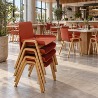 Chaises de restaurant empilables rouge rouille avec cadre en bois massif, accoudoirs et dossier coquille, pour café commercial, bistrot, personnalisables, OEM, vente en gros, Chine