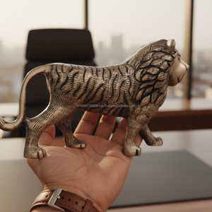 Ensemble de 2 sculptures de lions en laiton de qualité supérieure – Statues de bureau exécutives en aluminium fabriquées à la main |   Décoration de luxe, force et puissance - Product Image 5