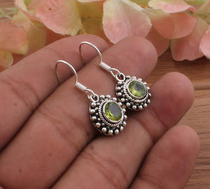 ต่างหูเงินแท้ 925 ประดับเพอริดอตทรงหยดน้ำ ดีไซน์หรูหรา สำหรับผู้หญิง ออกแบบตามสั่ง ขายส่ง หินประจำเดือนสิงหาคม - Product Image 2