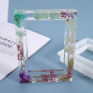 Cadre en résine fait main avec fleurs pressées pour une présentation élégante sur table et étagère - Product Image 4